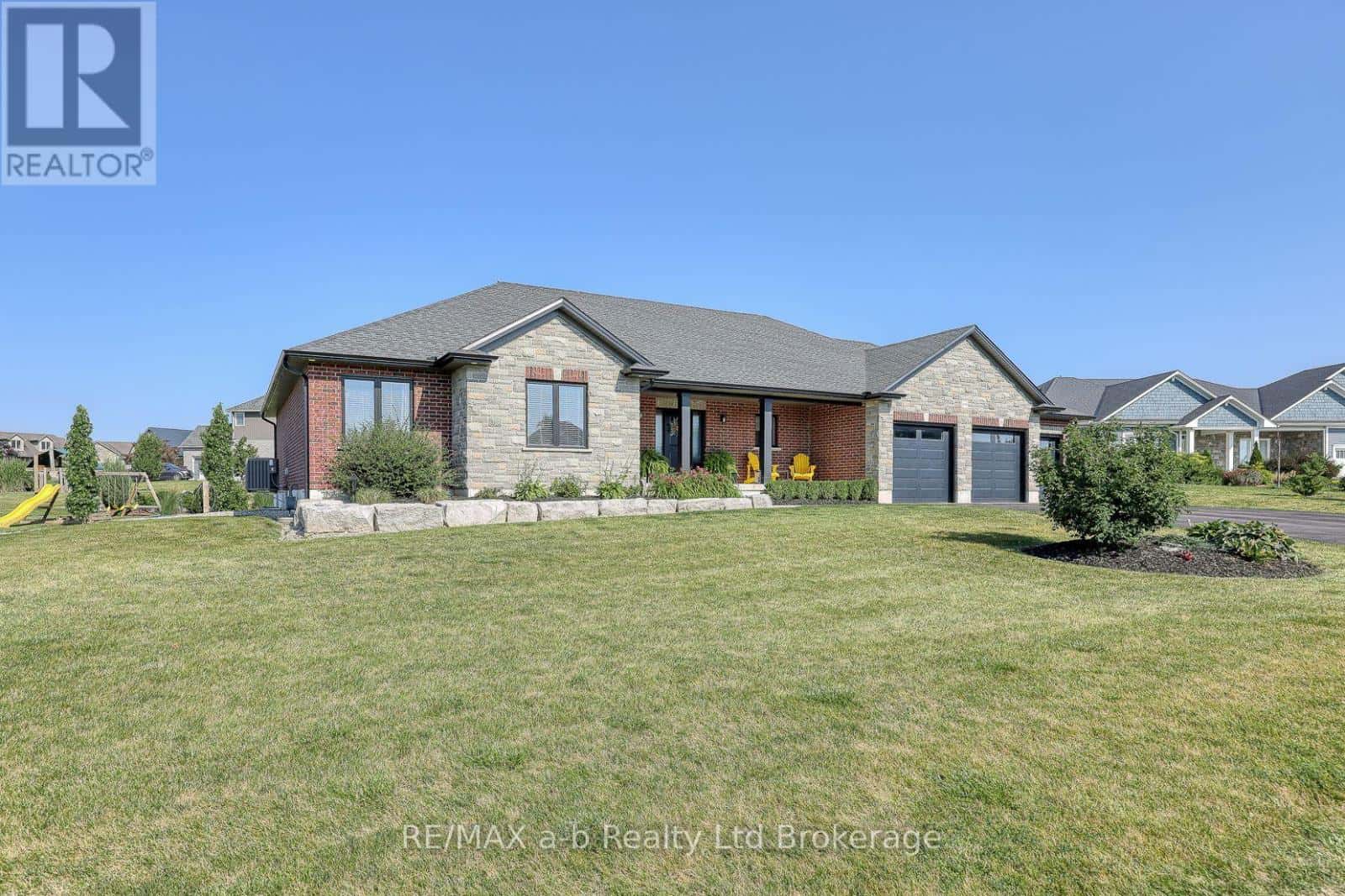 49286 ASHLAND AVENUE — Malahide (Lyons), Ontario - Photo 2 of 40