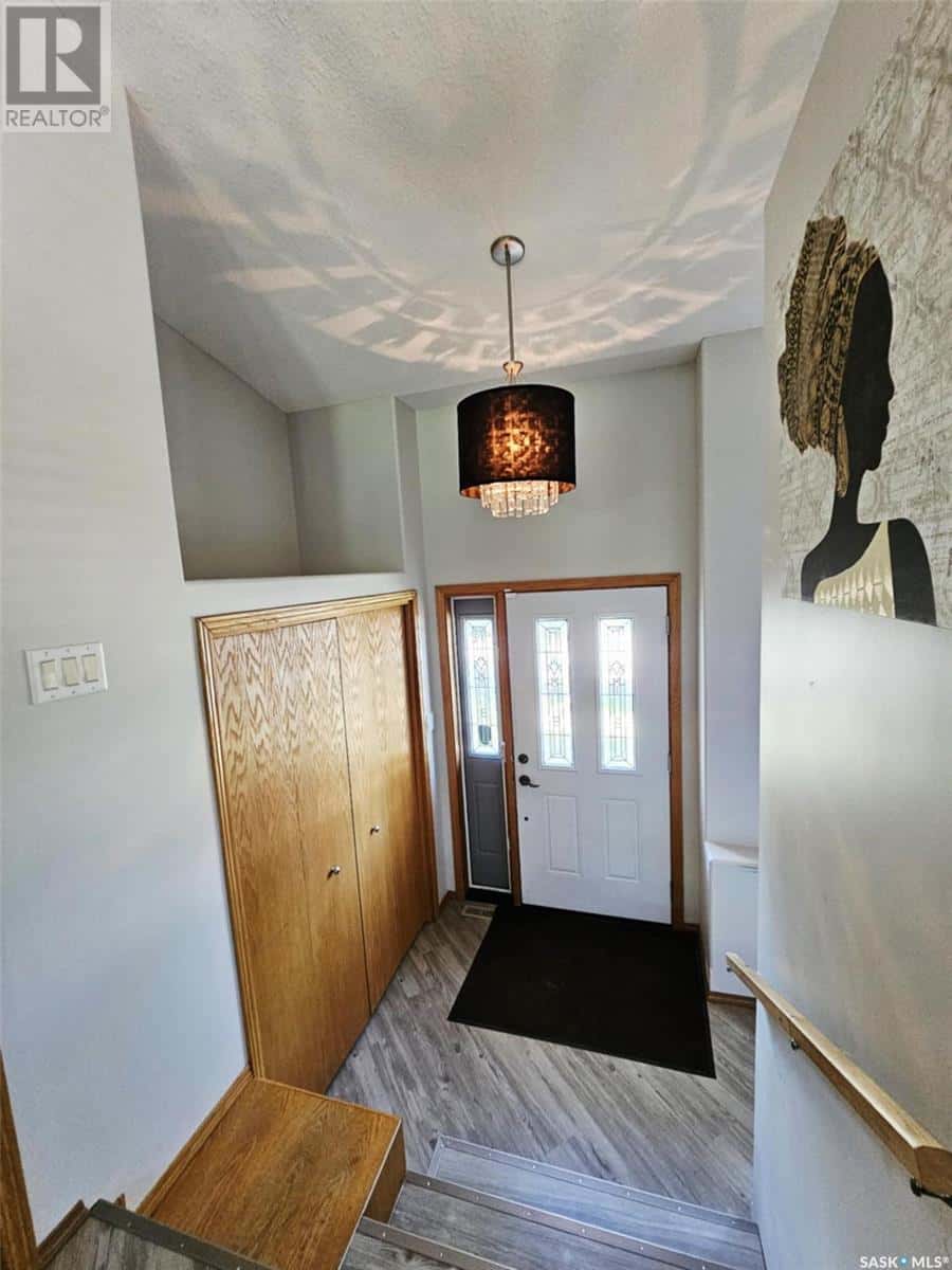 1122 Borden DRIVE — Esterhazy, Saskatchewan - Photo 2 of 50