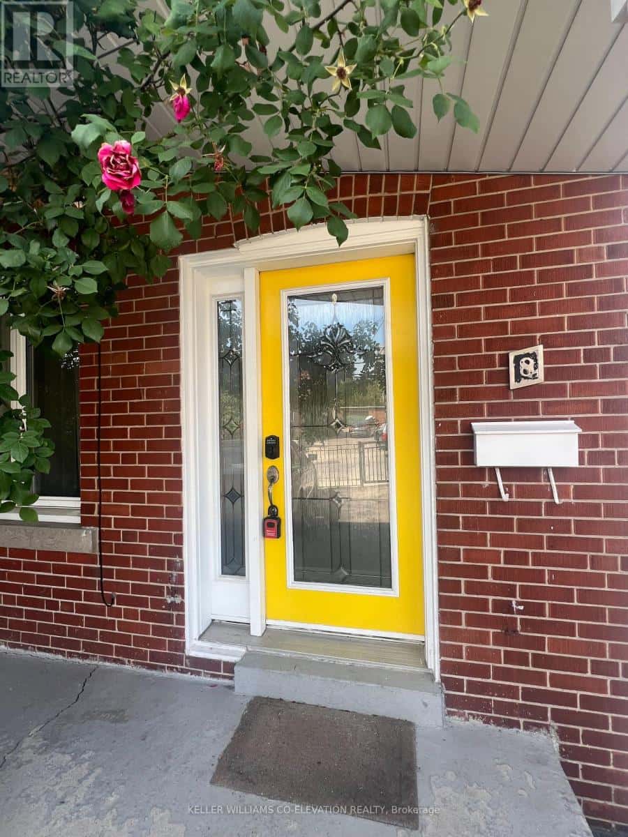 Toronto (Rockcliffe-Smythe), Ontario — Toronto (Rockcliffe-Smythe), Ontario - Photo 2 of 25