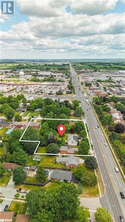 1015,1025,1029 DAVIS & 22 HAMILTON Drive — Newmarket, Ontario - Photo 5 of 11