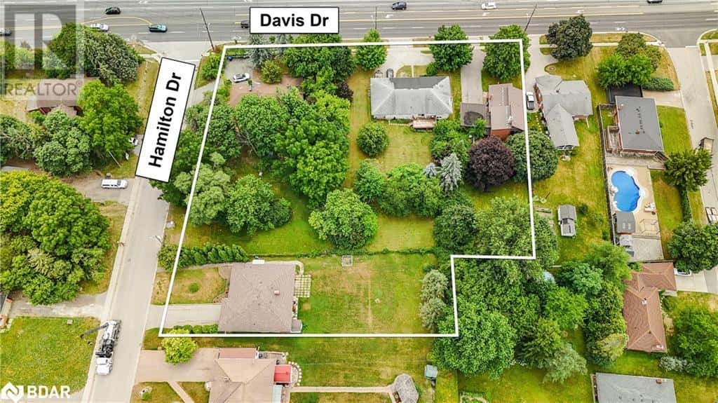 1015,1025,1029 DAVIS & 22 HAMILTON Drive — Newmarket, Ontario - Photo 2 of 11