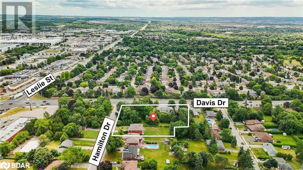 1015,1025,1029 DAVIS & 22 HAMILTON Drive — Newmarket, Ontario - Photo 3 of 11