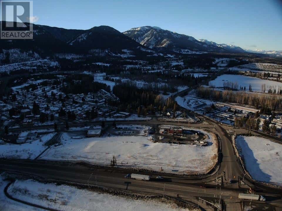 B101 ASPEN Drive — Sparwood, British Columbia - Photo 2 of 31