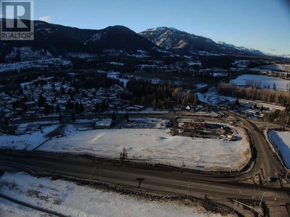 B101 ASPEN Drive — Sparwood, British Columbia - Photo 3 of 31