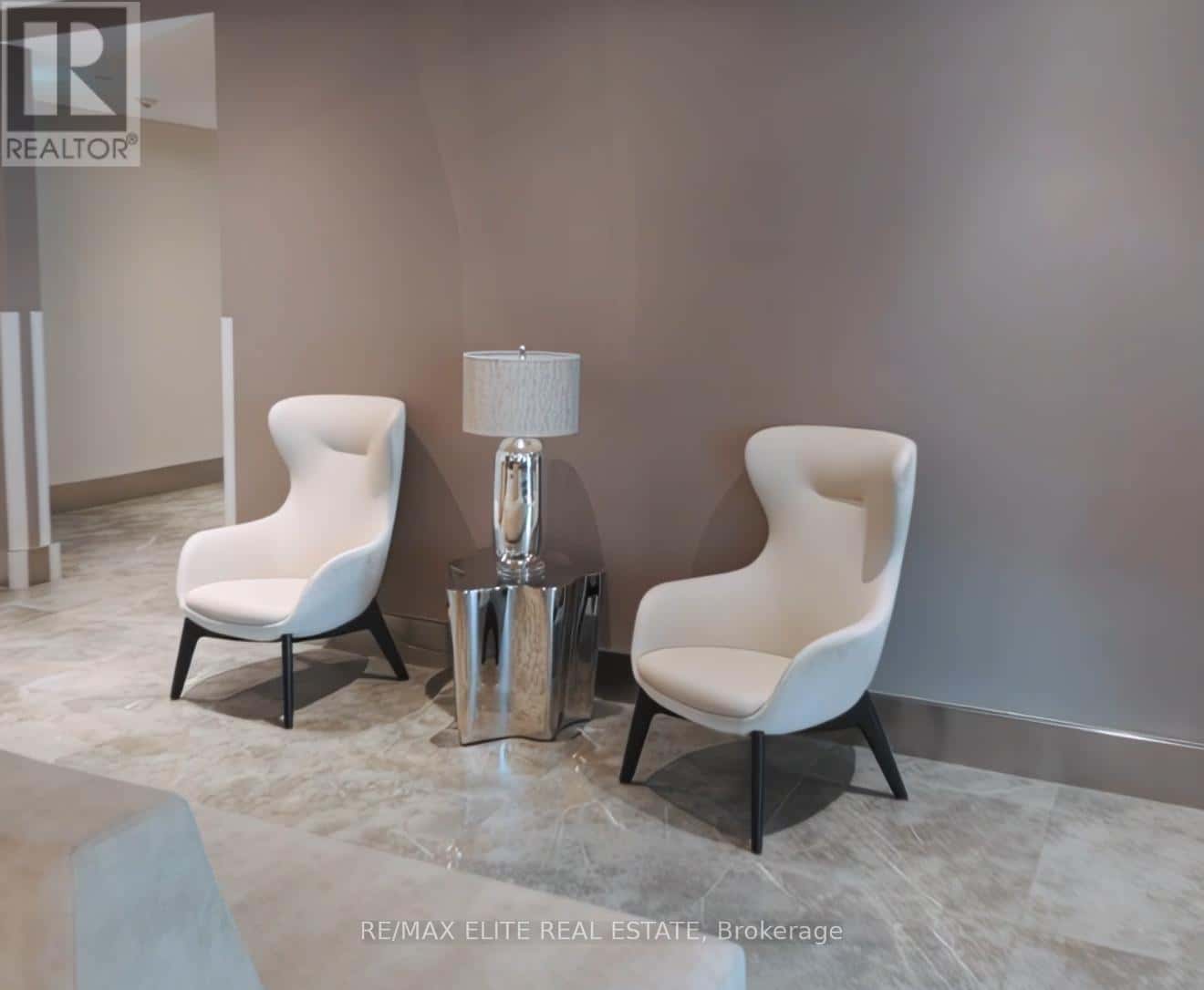 305 - 398 HIGHWAY 7 E — Richmond Hill (Doncrest), Ontario - Photo 3 of 8