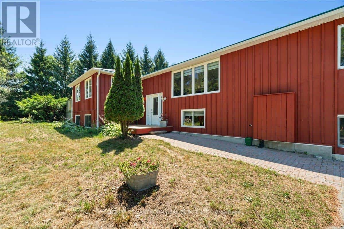 Prince Edward County (Hallowell Ward), Ontario — Prince Edward County (Hallowell Ward), Ontario - Photo 3 of 100