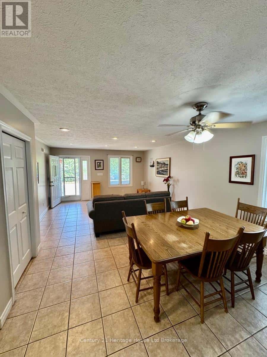 28 TEEPLE STREET — Woodstock (Woodstock - South), Ontario - Photo 4 of 19