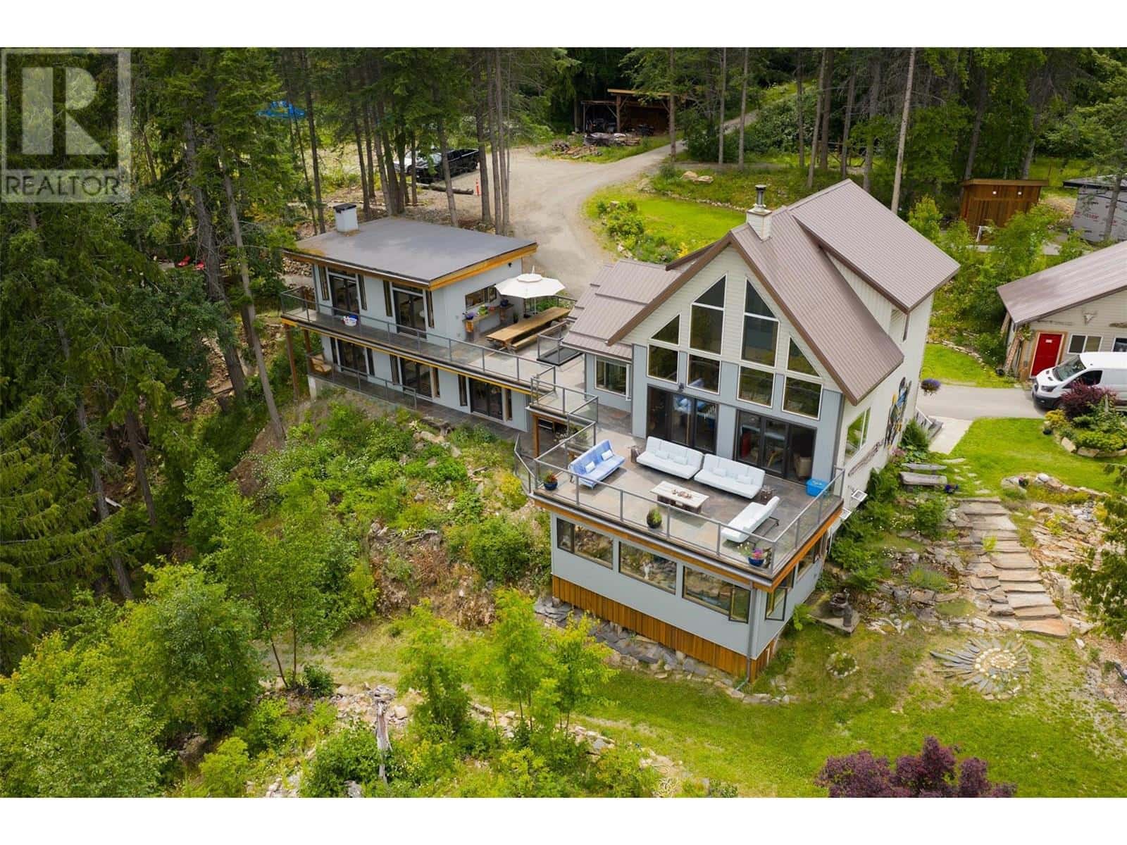 5278 Amundsen Road — Kaslo, British Columbia - Photo 5 of 96