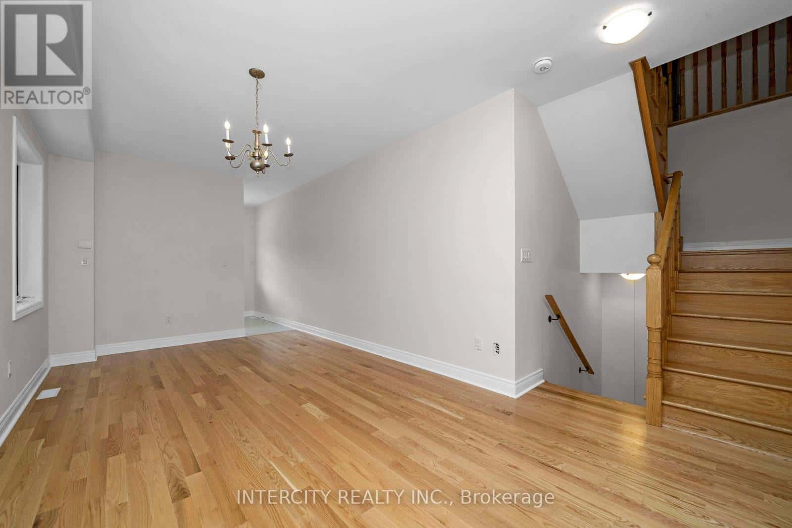 35 KEYWORTH CRESCENT — Brampton (Sandringham-Wellington North), Ontario - Photo 5 of 35