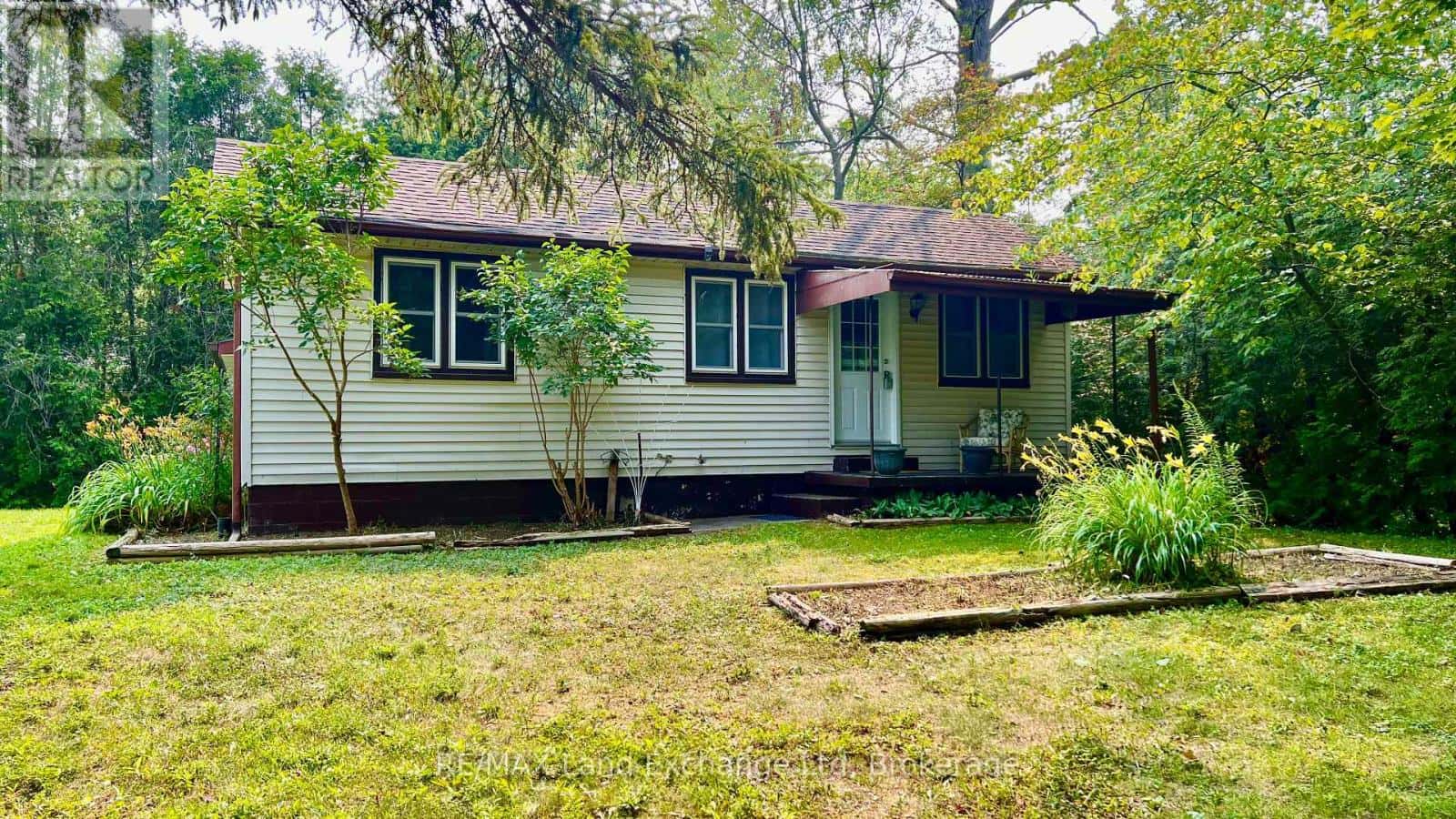 82096 ELM STREET — Ashfield-Colborne-Wawanosh (Colborne), Ontario - Photo 2 of 31