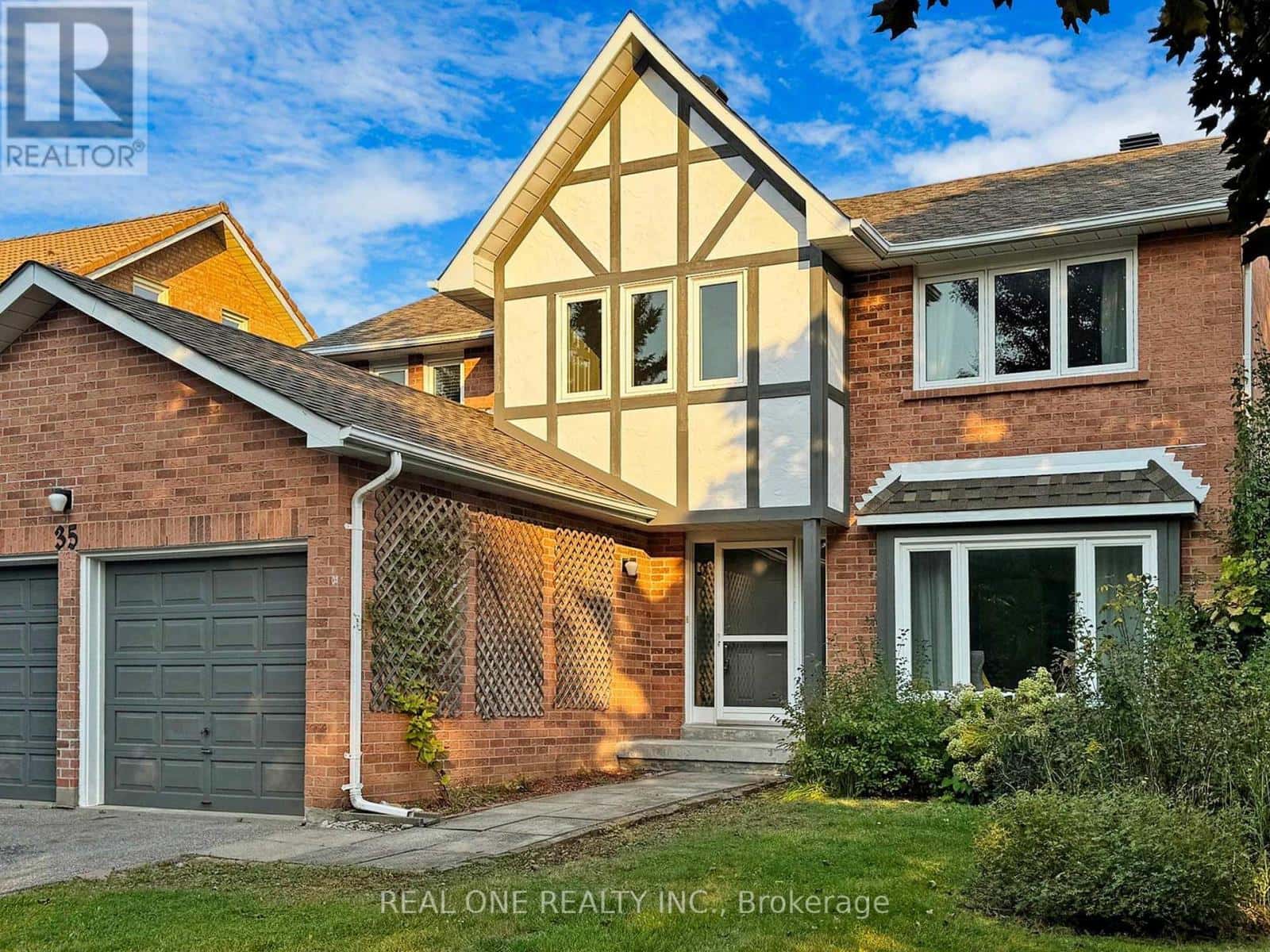 35 AITKEN CIRCLE — Markham (Unionville), Ontario - Photo 3 of 46