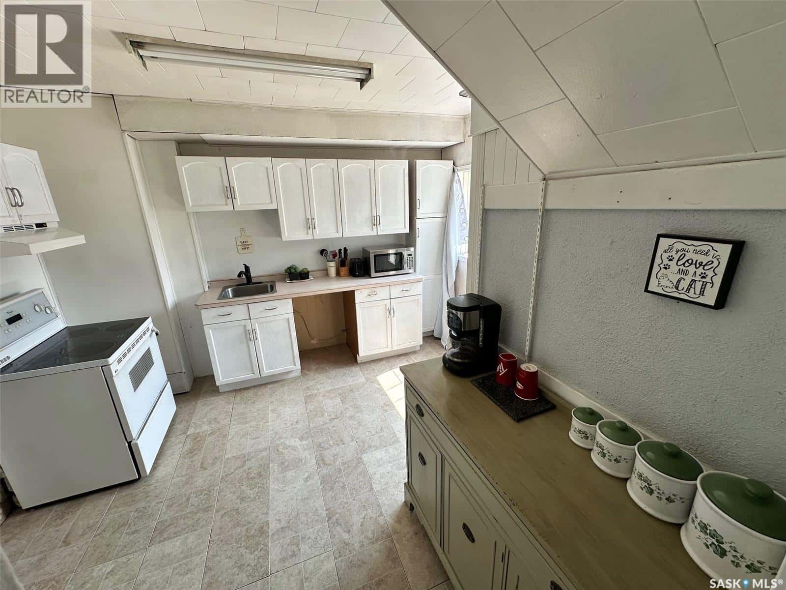 320 Prince STREET — Hudson Bay, Saskatchewan - Photo 3 of 38