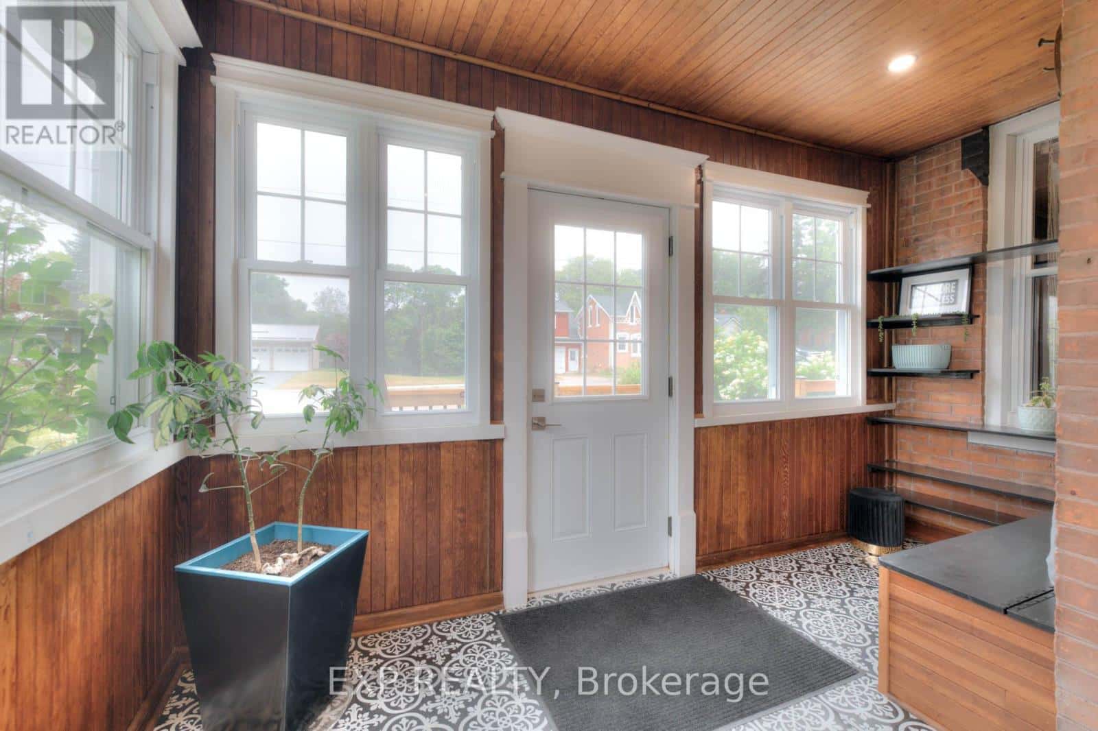 2027 VICTORIA STREET — Howick, Ontario - Photo 3 of 50