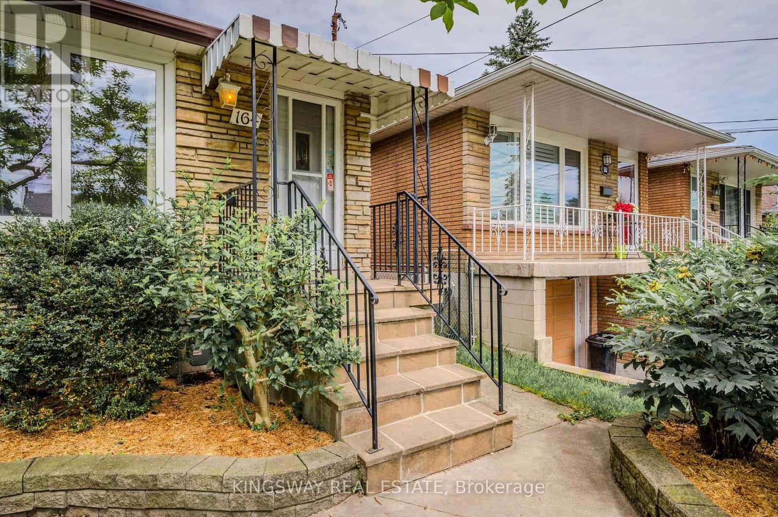 164 EAST 23RD STREET — Hamilton (Eastmount), Ontario - Photo 2 of 28