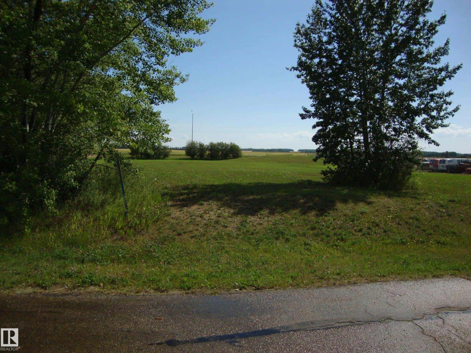 502 1 AV — Thorhild, Alberta - Photo 2 of 8