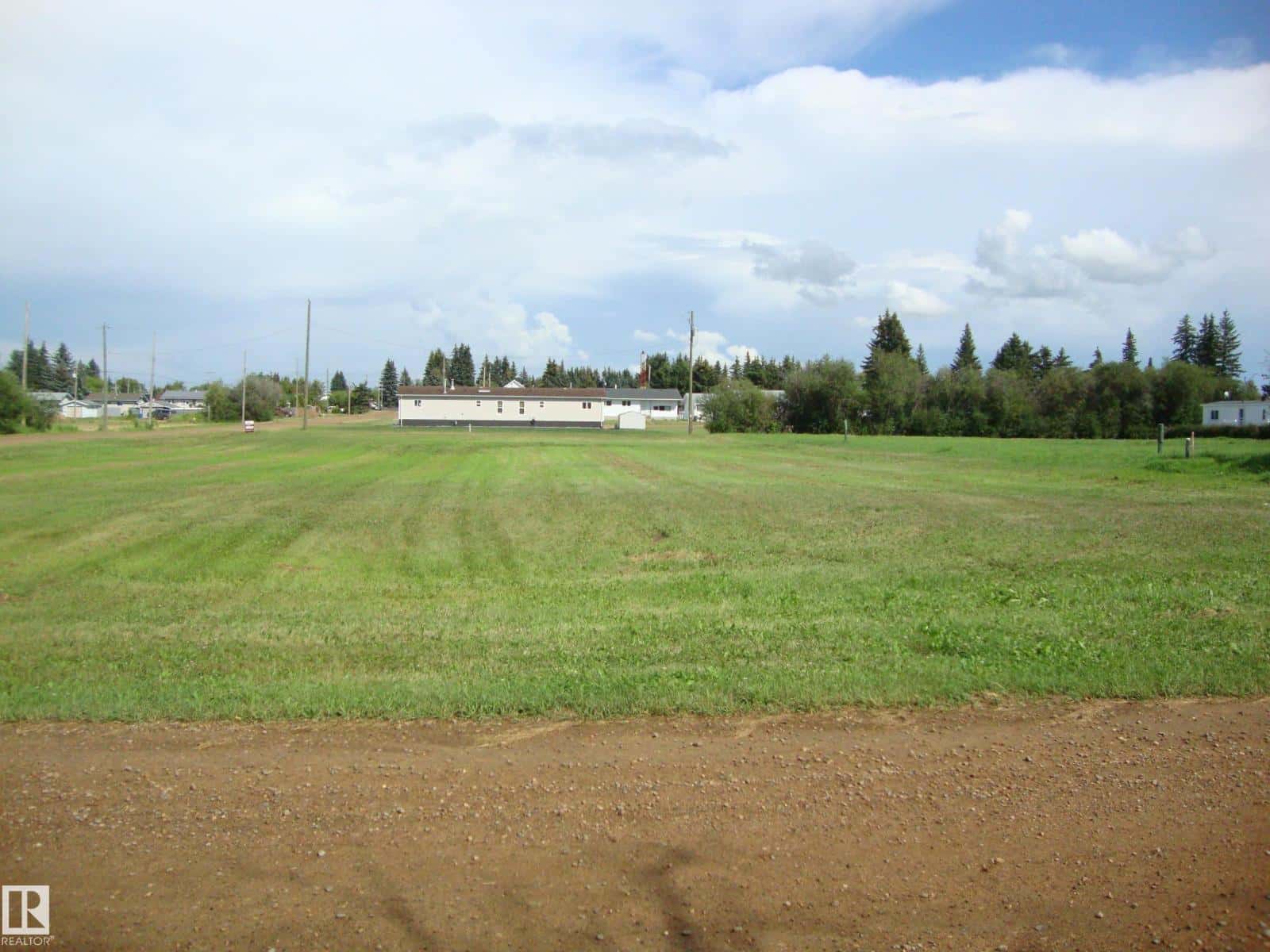 614 5th ave — Thorhild, Alberta - Photo 5 of 5