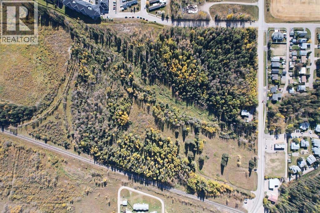 4911 62 Street — Rocky Mountain House, Alberta - Photo 5 of 15