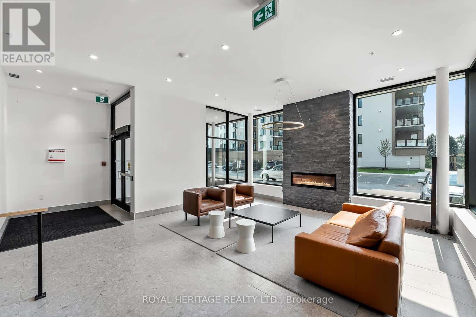 402 - 19B WEST STREET N — Kawartha Lakes (Fenelon Falls), Ontario - Photo 3 of 41