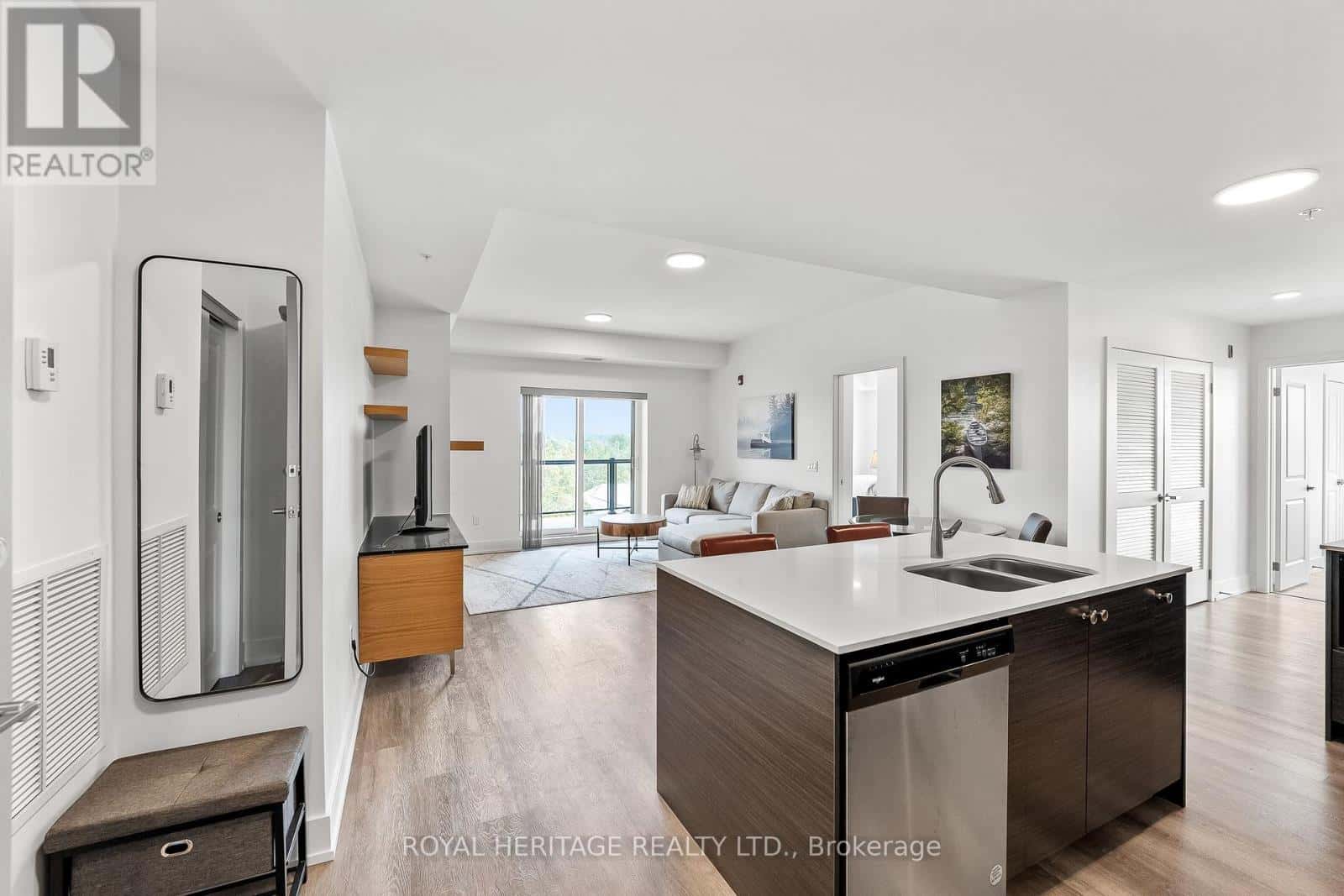 402 - 19B WEST STREET N — Kawartha Lakes (Fenelon Falls), Ontario - Photo 4 of 41