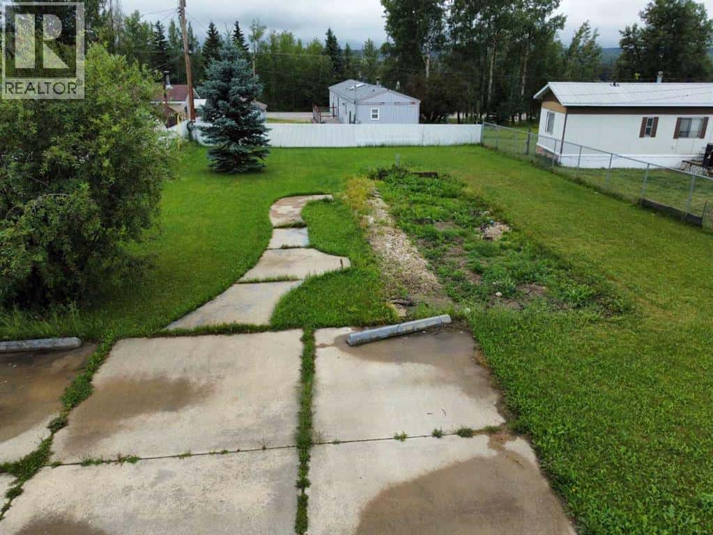 509 3 AVE Avenue — Fox Creek, Alberta - Photo 2 of 4