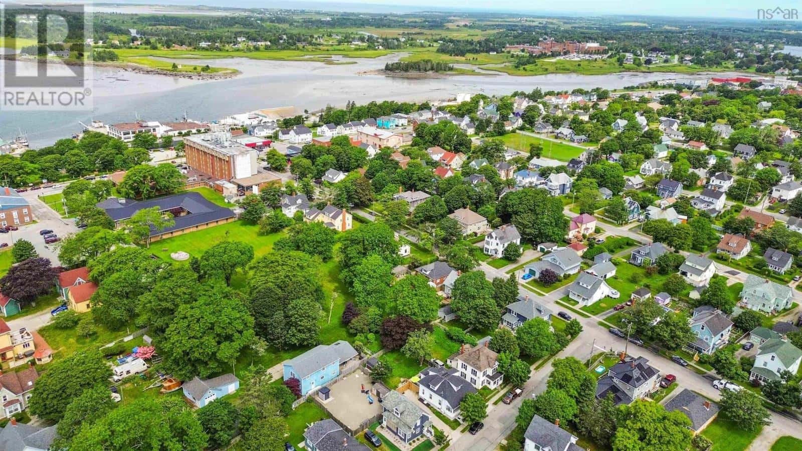 14 Ryerson Court — Yarmouth, Nova Scotia - Photo 3 of 50