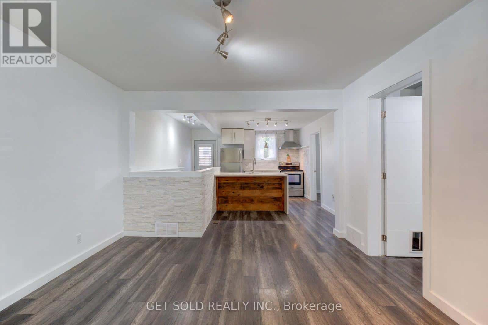 37 MAPLECREST AVENUE — St. Catharines (Burleigh Hill), Ontario - Photo 3 of 26