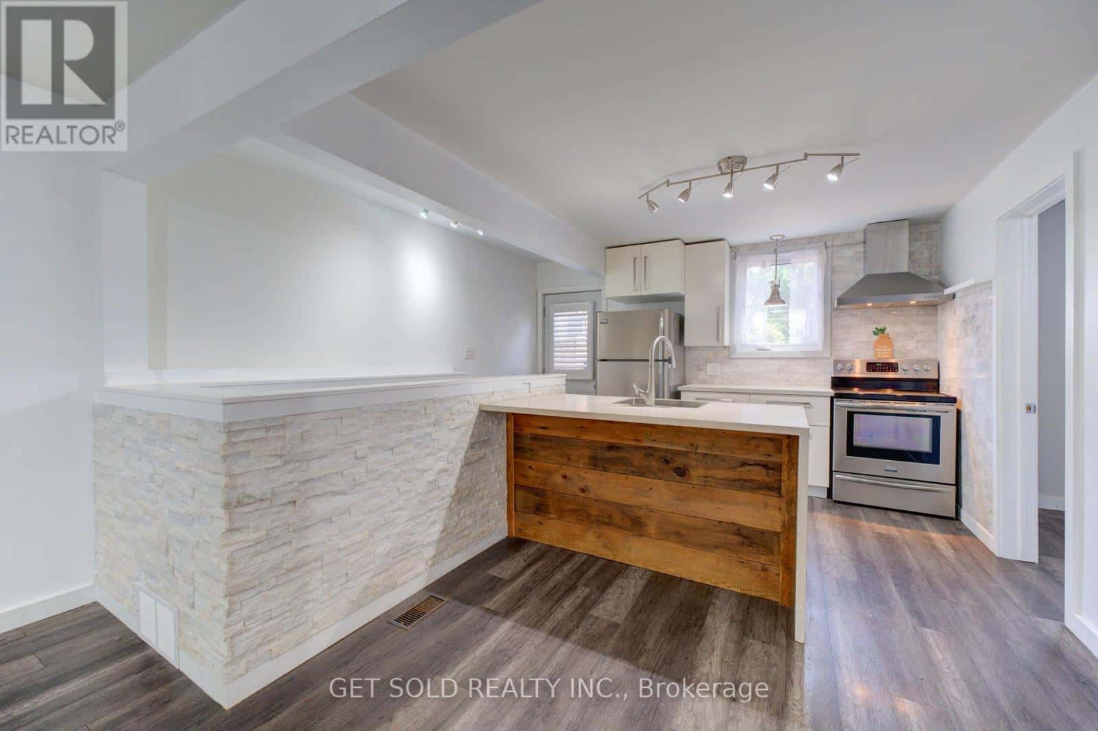 37 MAPLECREST AVENUE — St. Catharines (Burleigh Hill), Ontario - Photo 4 of 26