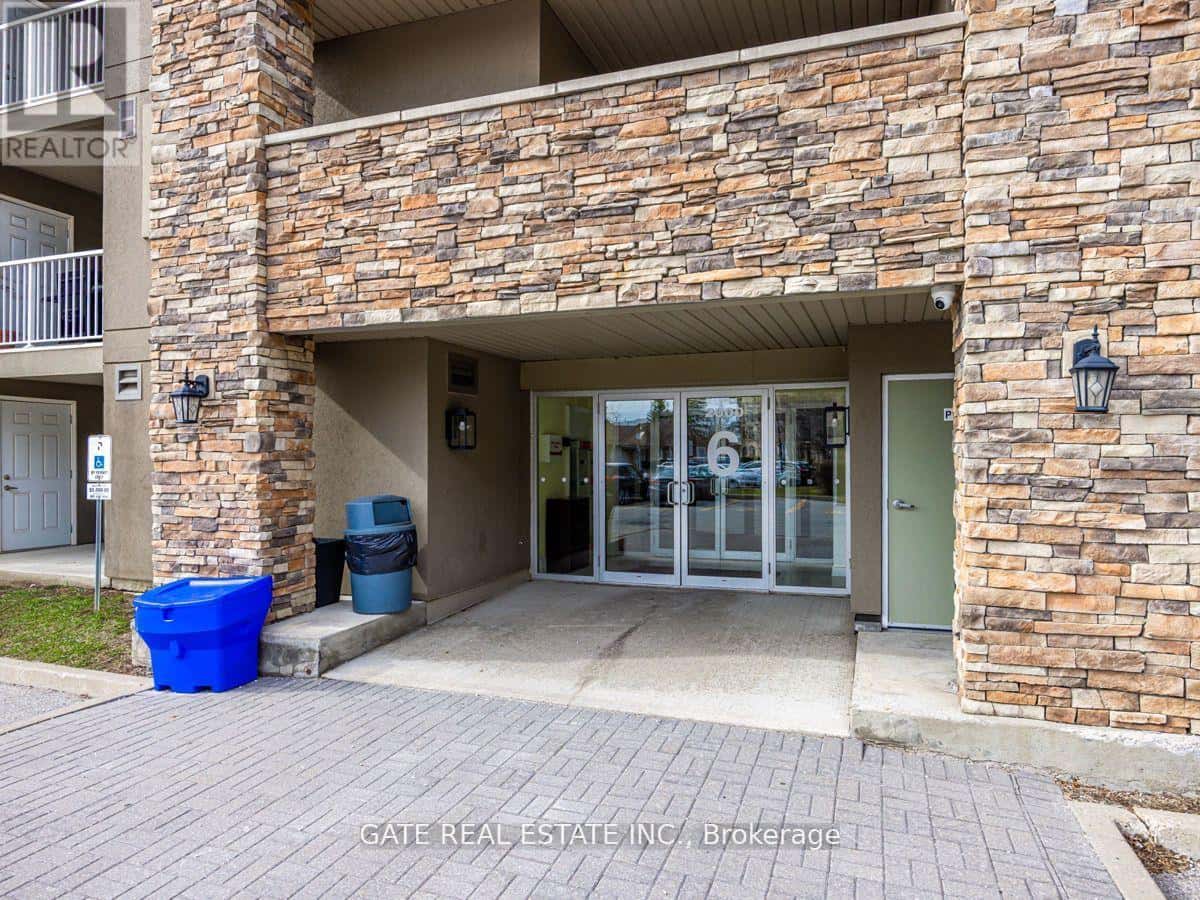 2208 - 6 DAYSPRING CIRCLE — Brampton (Goreway Drive Corridor), Ontario - Photo 2 of 28