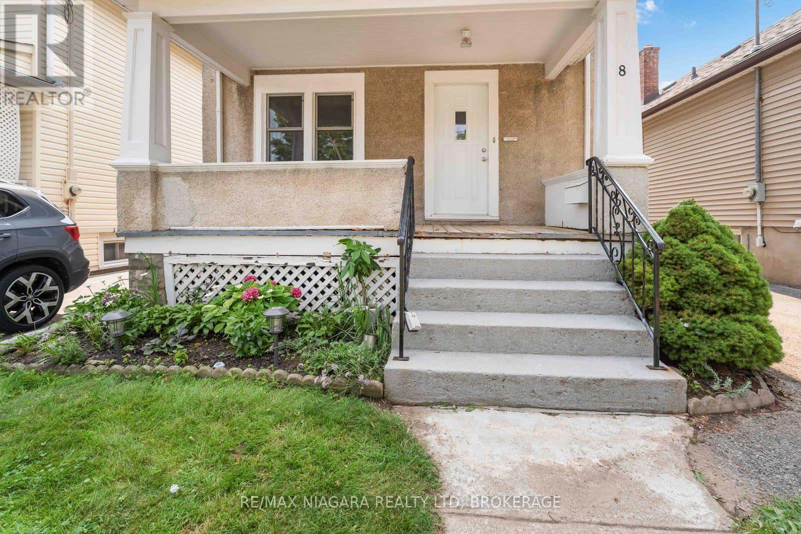 8 RUSSELL AVENUE — St. Catharines (Downtown), Ontario - Photo 3 of 44