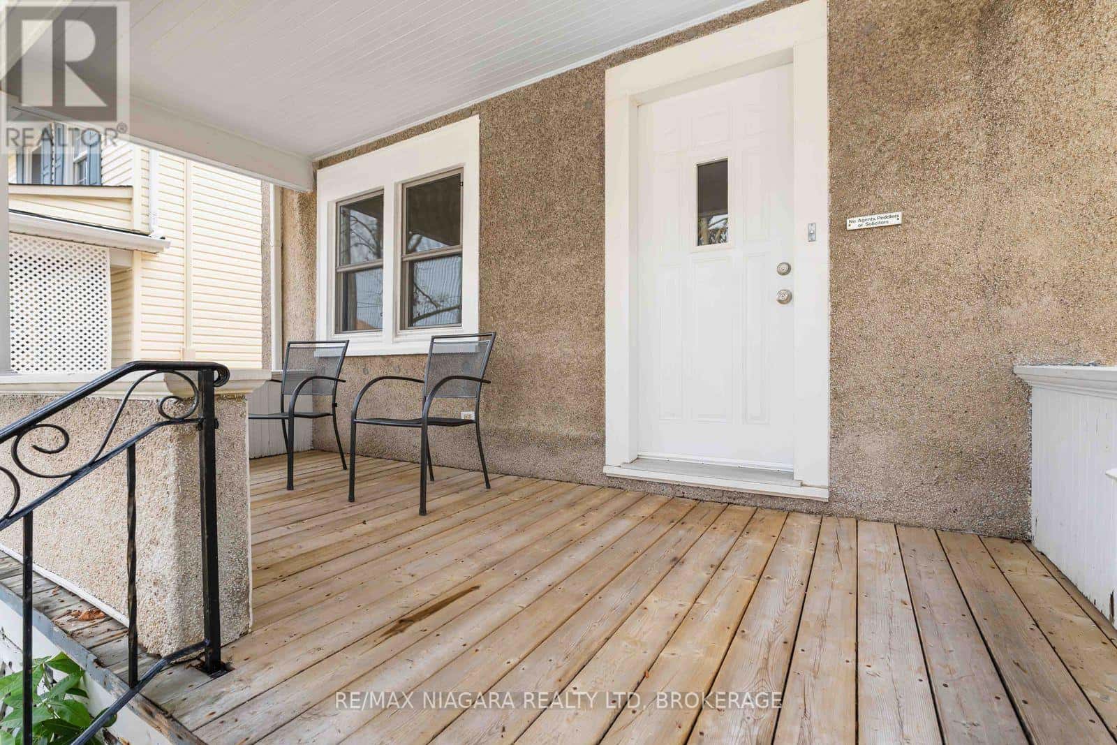 8 RUSSELL AVENUE — St. Catharines (Downtown), Ontario - Photo 4 of 44