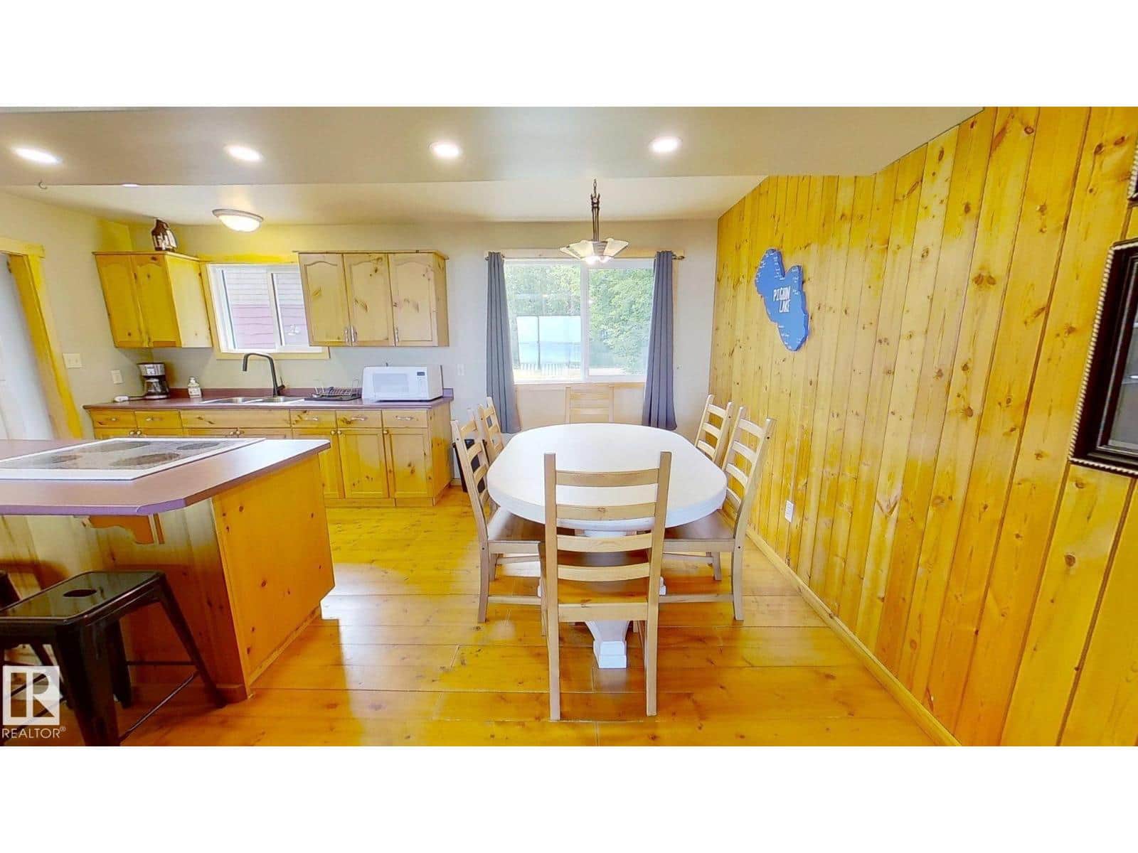 8 Lake AV - Photo 4 of 20, Rural Wetaskiwin County, Alberta