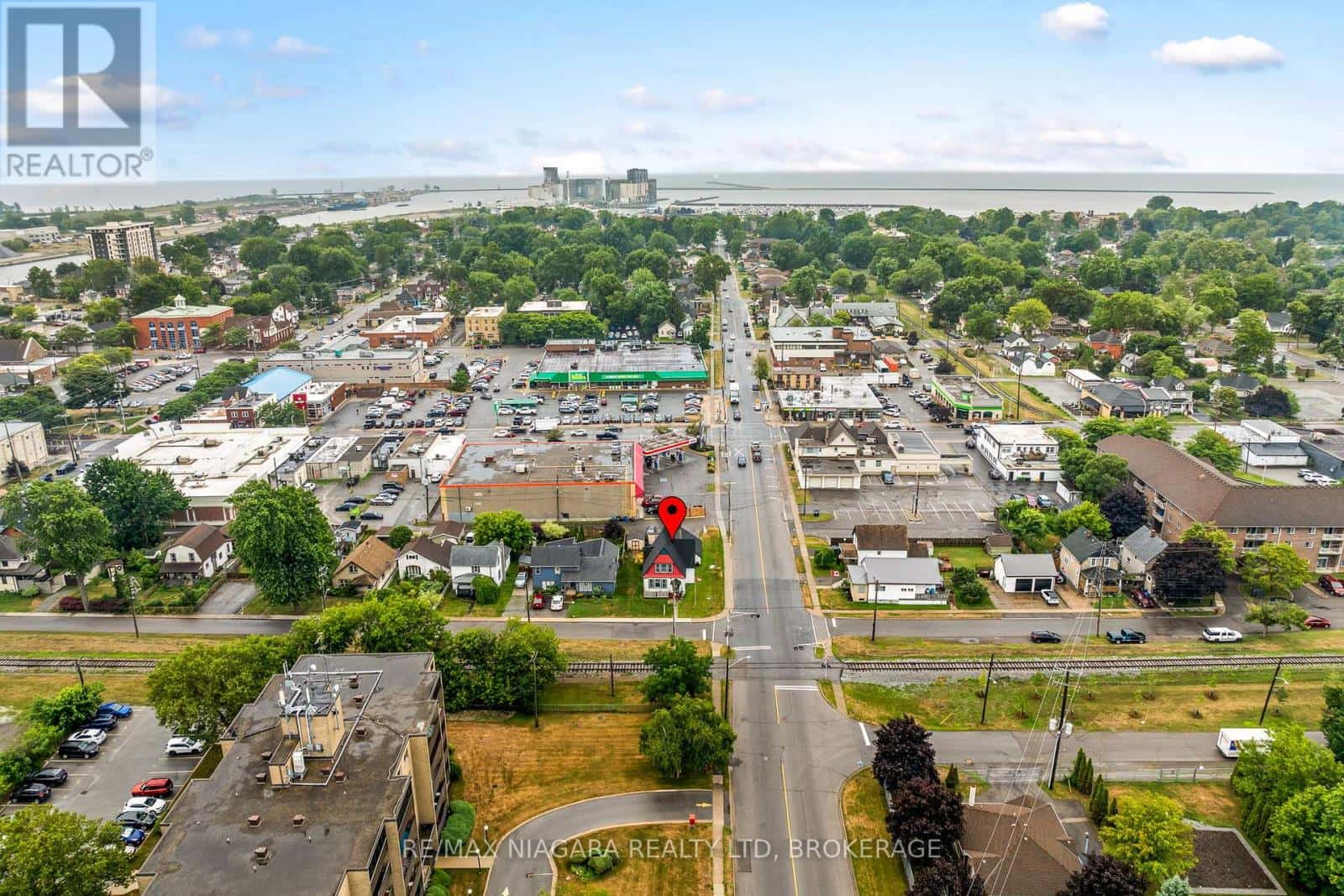 44 PARK STREET — Port Colborne (Sugarloaf), Ontario - Photo 3 of 32