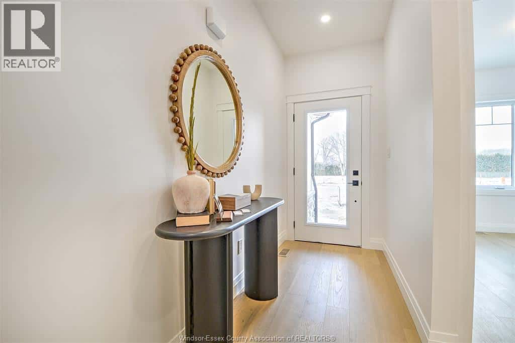 42 MULBERRY COURT — Amherstburg, Ontario - Photo 2 of 34