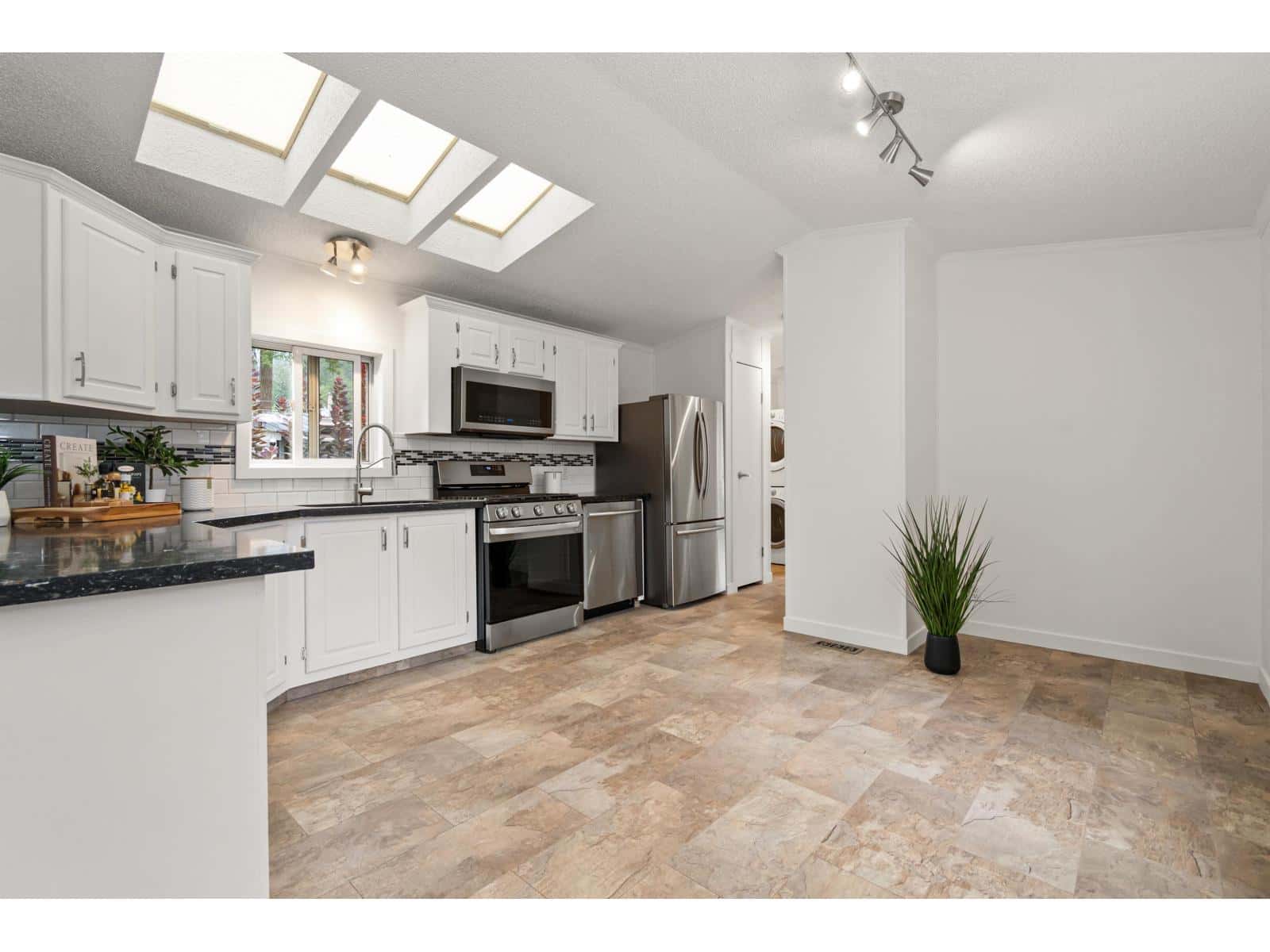 34 65367 KAWKAWA LAKE ROAD, Hope — Hope, British Columbia - Photo 5 of 56