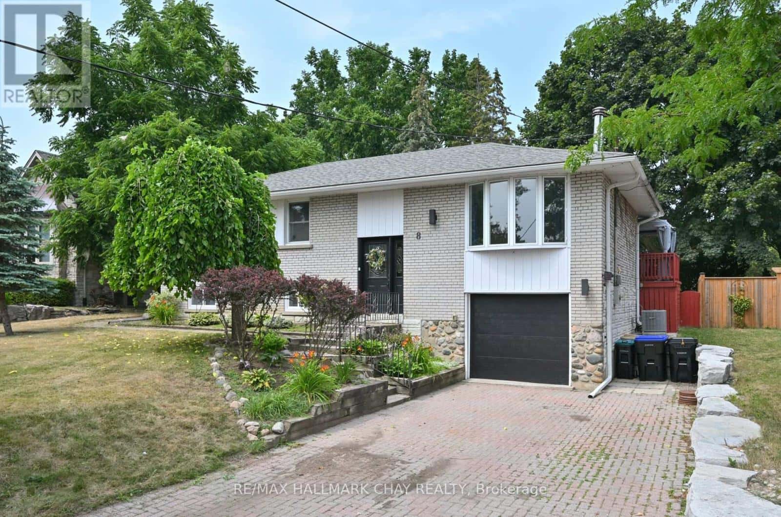 8 DONER STREET — New Tecumseth (Alliston), Ontario - Photo 2 of 31