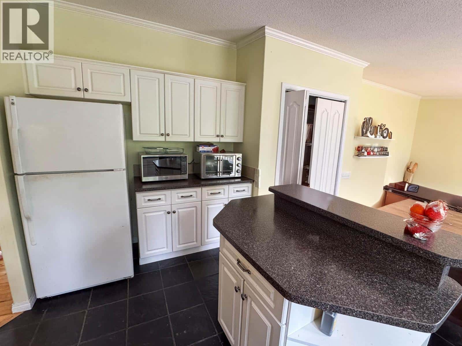 4904 HOTEL LAKE — Garden Bay, British Columbia - Photo 5 of 15