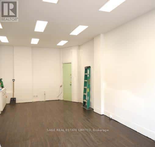 Toronto (Wychwood), Ontario — Toronto (Wychwood), Ontario - Photo 5 of 5