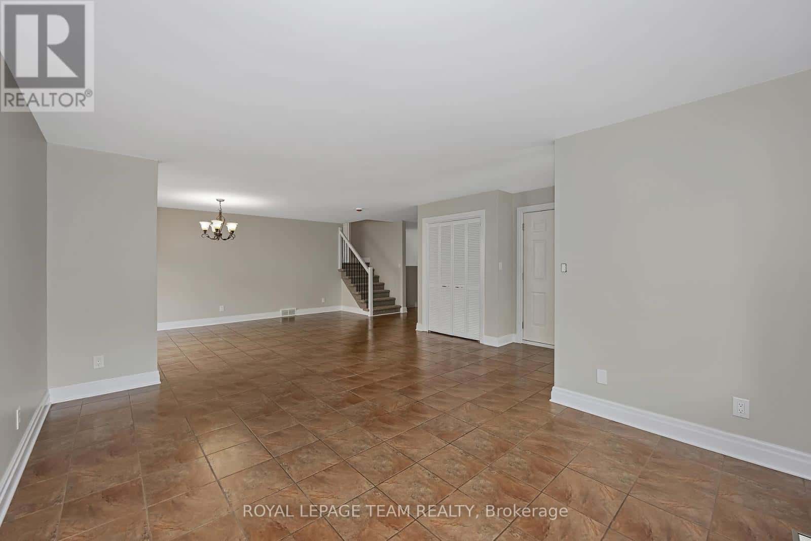 28 BARNHART DRIVE — South Stormont, Ontario - Photo 4 of 32