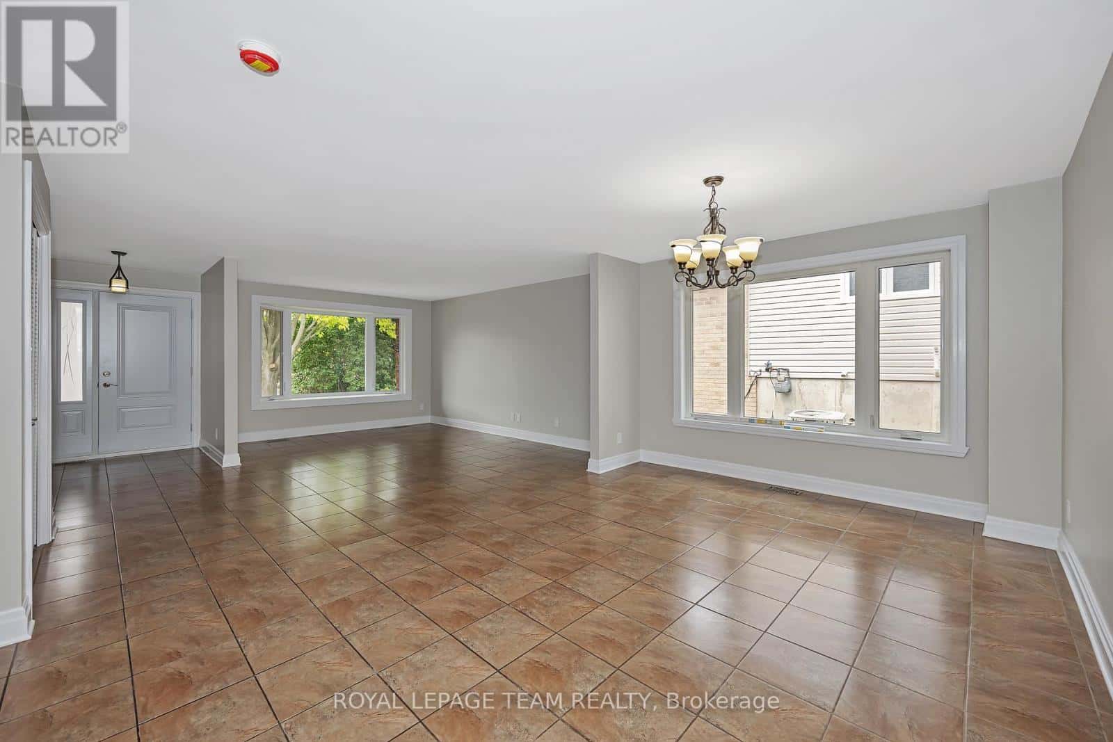 28 BARNHART DRIVE — South Stormont, Ontario - Photo 5 of 32