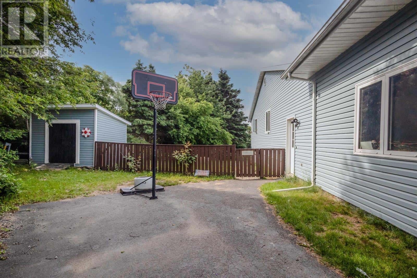 2660 Lingan Road — New Waterford, Nova Scotia - Photo 5 of 47