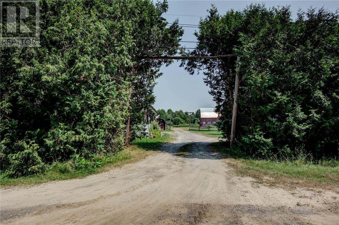 1891 Morgan Road — Chelmsford, Ontario - Photo 4 of 59