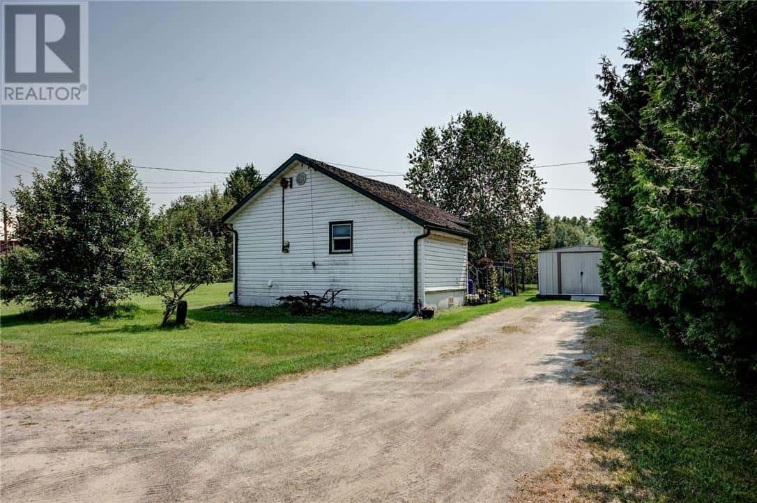 1891 Morgan Road — Chelmsford, Ontario - Photo 5 of 59