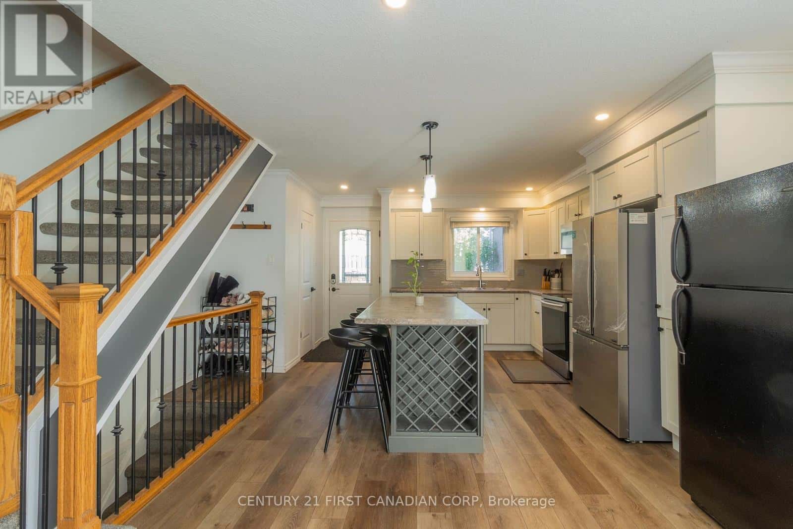 66 - 230 CLARKE ROAD — London East (East I), Ontario - Photo 3 of 39