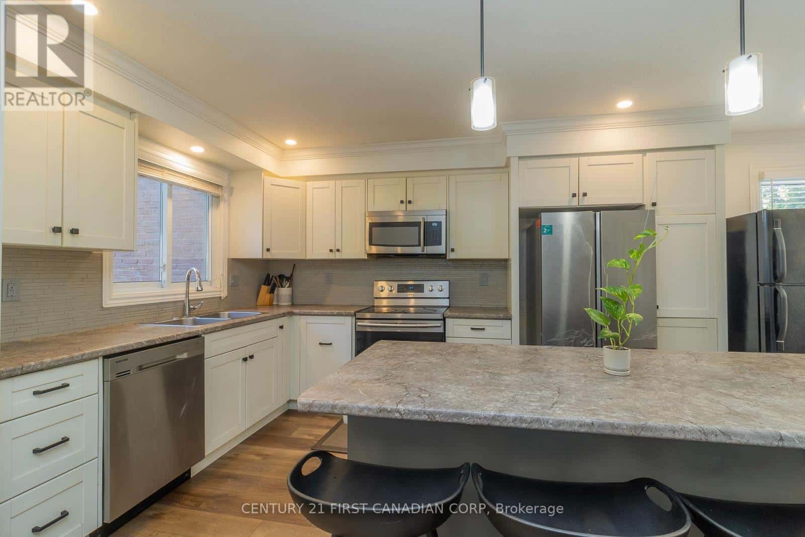 66 - 230 CLARKE ROAD — London East (East I), Ontario - Photo 5 of 39