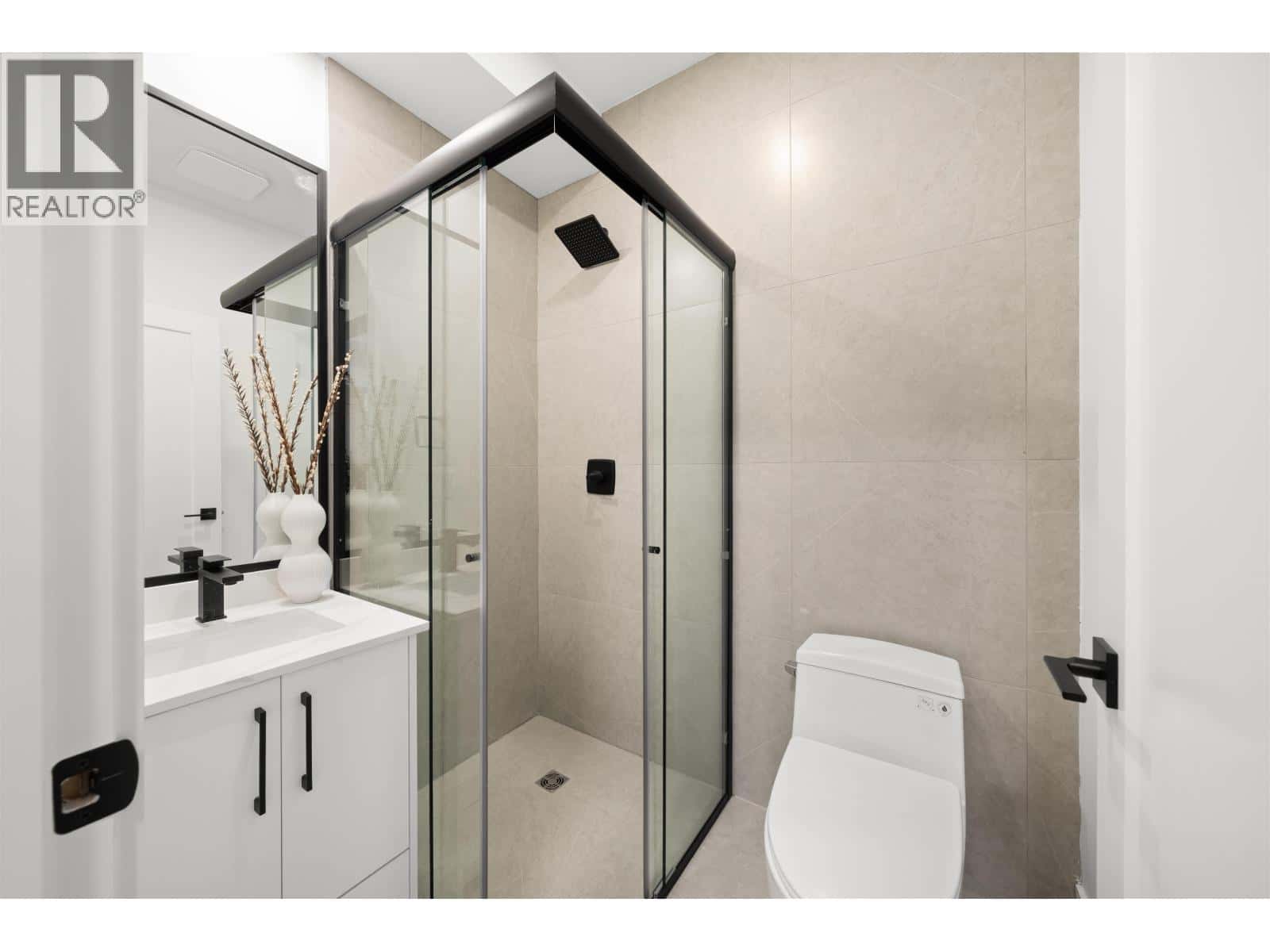 1 4829 48 AVENUE — Ladner, British Columbia - Photo 5 of 36