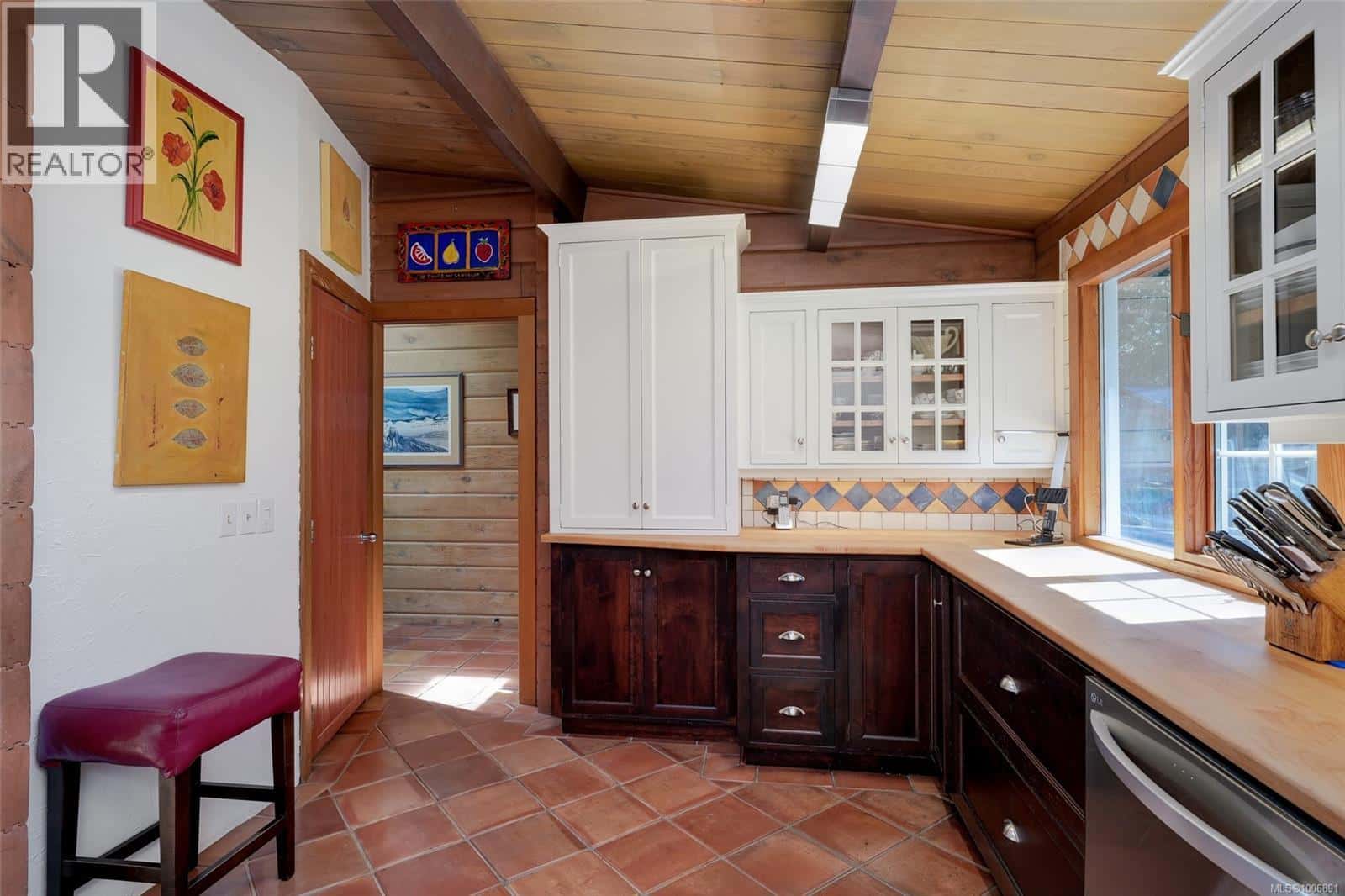 2005 Renfrew Rd — Shawnigan Lake, British Columbia - Photo 5 of 51