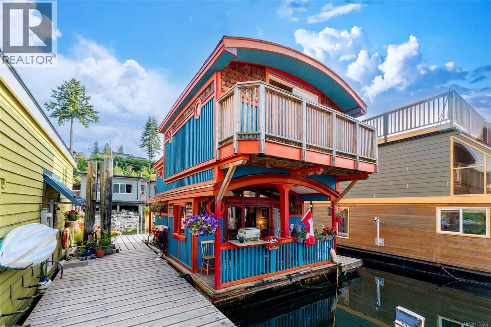 2 1765 Cowichan Bay Rd — Cowichan Bay, British Columbia - Photo 3 of 26