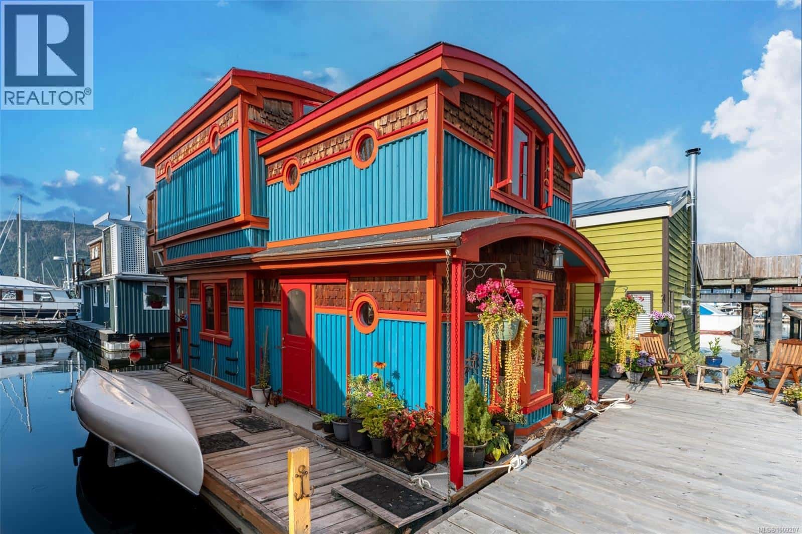 2 1765 Cowichan Bay Rd — Cowichan Bay, British Columbia - Photo 2 of 26