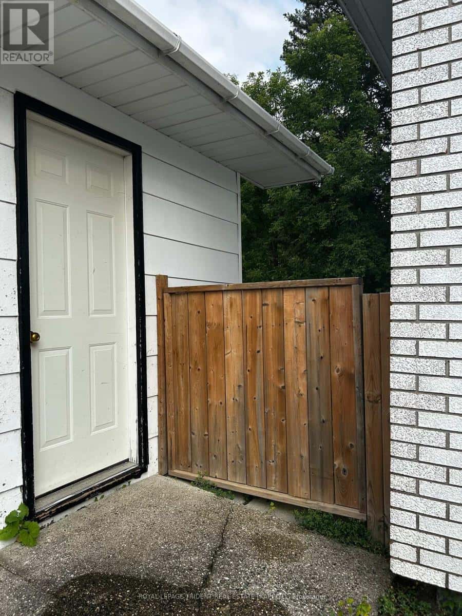 14 NIAGARA STREET W — Kapuskasing, Ontario - Photo 4 of 41