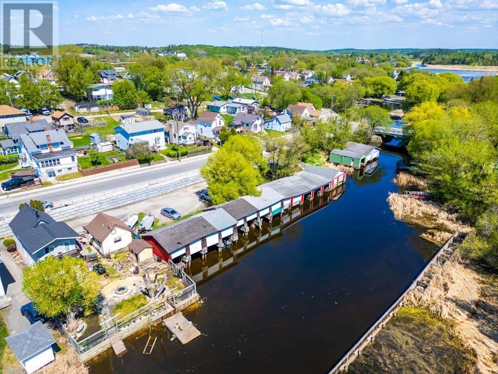 611 THIRD STREET SOUTH — KENORA, Ontario - Photo 2 of 18